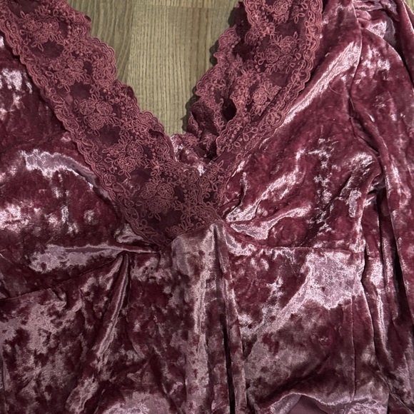 Velvet Burgundy - Picture 6 of 7